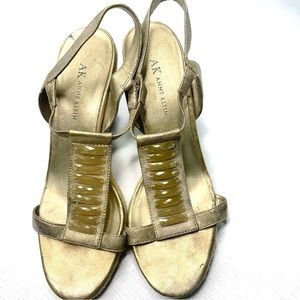 Ann Klein Sandal AKVIRTUOS Metallic Gold 4-1/2” Wedge Sandal with Bead Sz 8